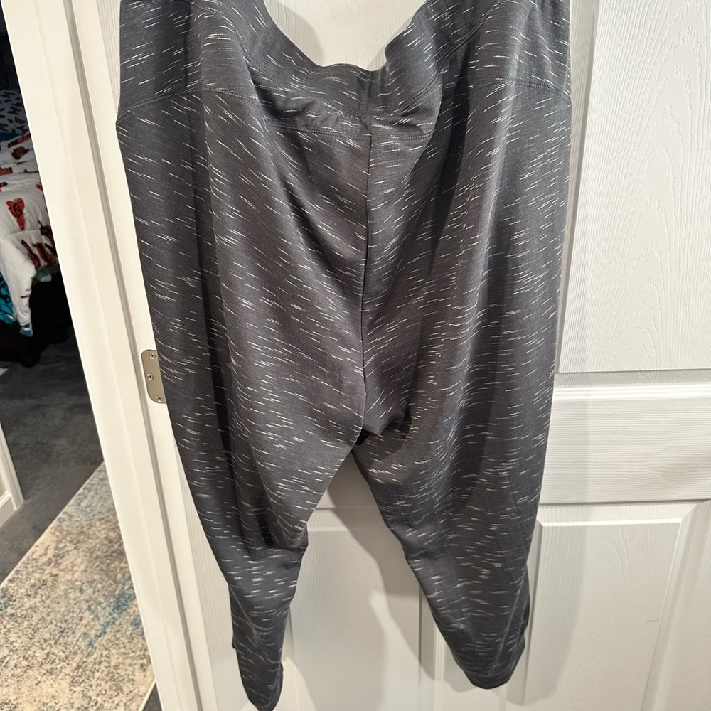 Xersion Charcoal Patterned Activewear Pants - Picture 3 of 3
